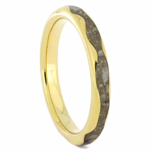 Cremation ring with wavy profile in 14k yellow gold featuring a flowing memorial ash inlay set into an organic sculpted band