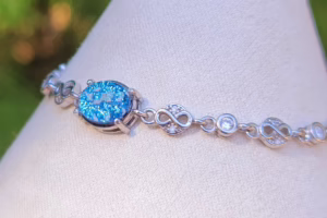 type of jewelry holds ashes